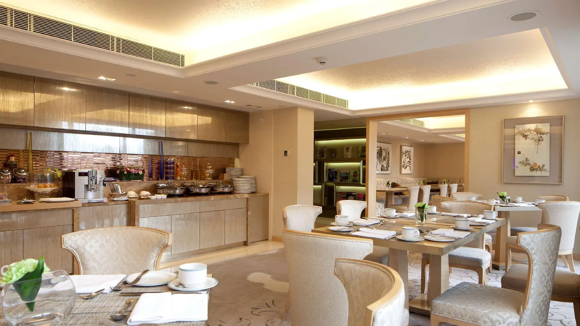 The Royal Garden Hotel Hong Kong 5*,  China